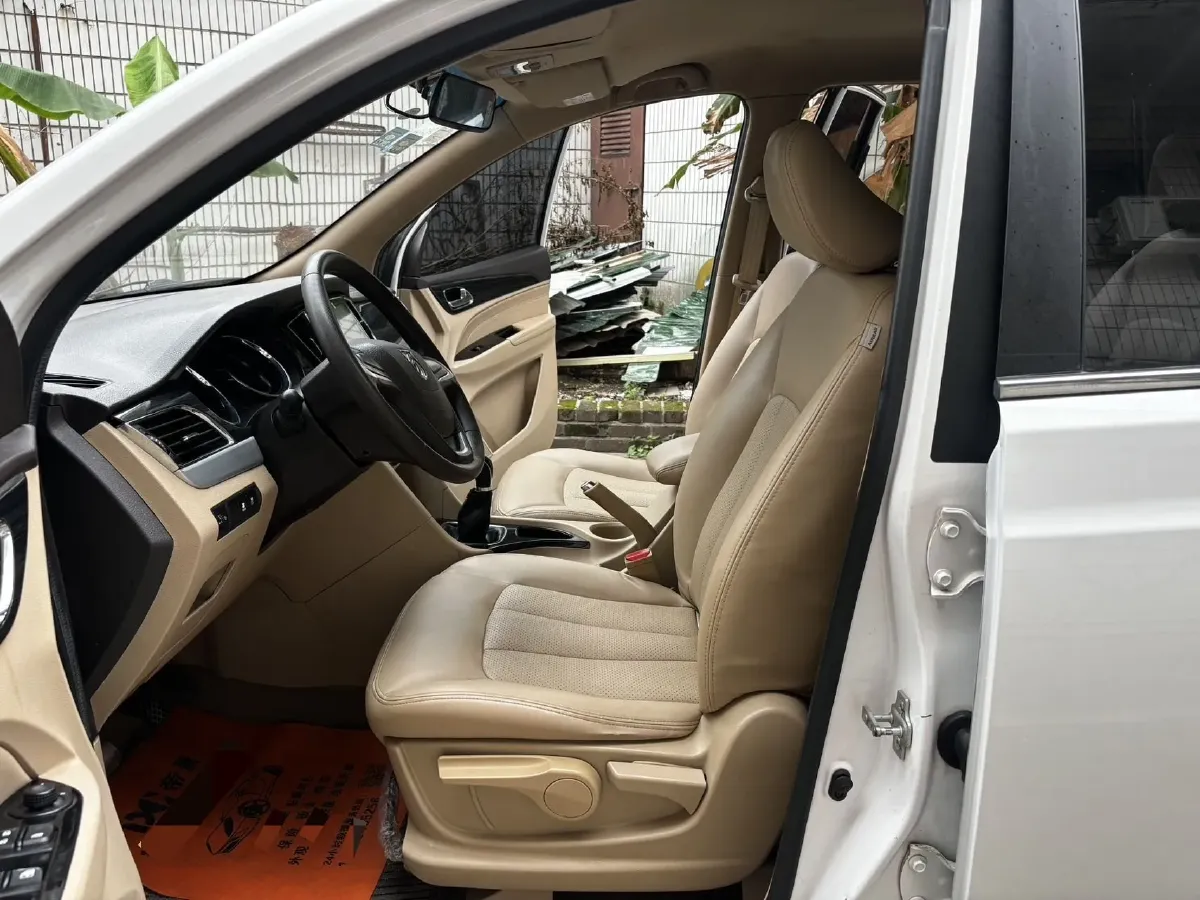 2016 BaoJun 730 1.5L 112HP L4 5MT,autocango,china used car exporter,china ev exporter,chinese used car exporter,chinese used ev exporter