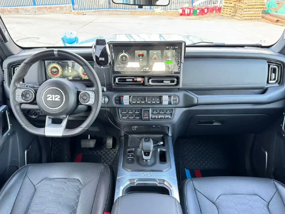 2025 212 212 T01 2.0T 252HP L4 8AT,autocango,china used car exporter,china ev exporter,chinese used car exporter,chinese used ev exporter