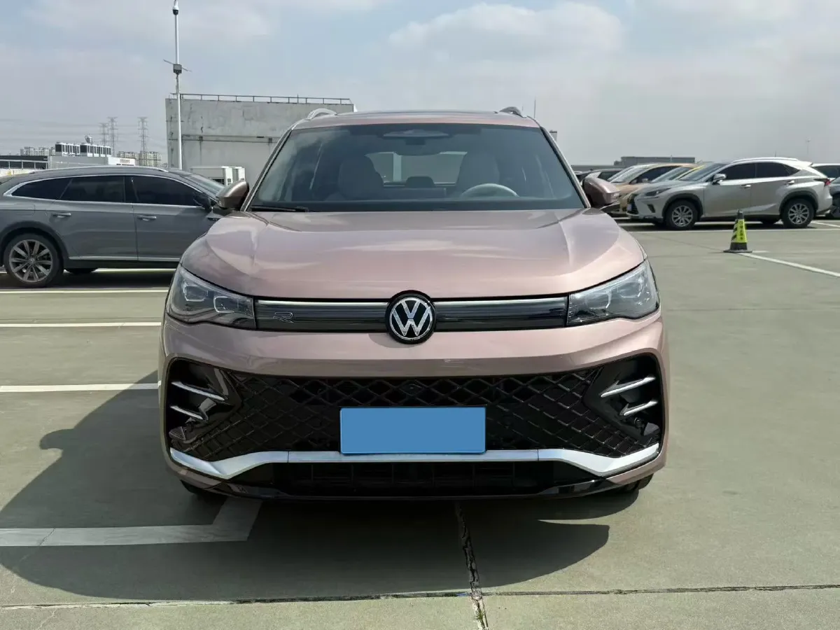 2024 Volkswagen Tiguan L 2.0T 186HP L4 7DCT,autocango,china used car exporter,china ev exporter,chinese used car exporter,chinese used ev exporter