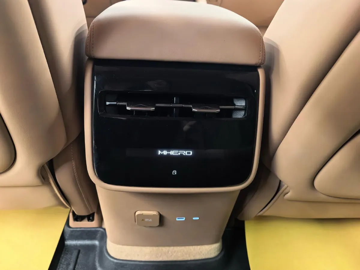 2025 M Hero WarriorM817 1.5T 197HP L4 PHEV,autocango,china used car exporter,china ev exporter,chinese used car exporter,chinese used ev exporter
