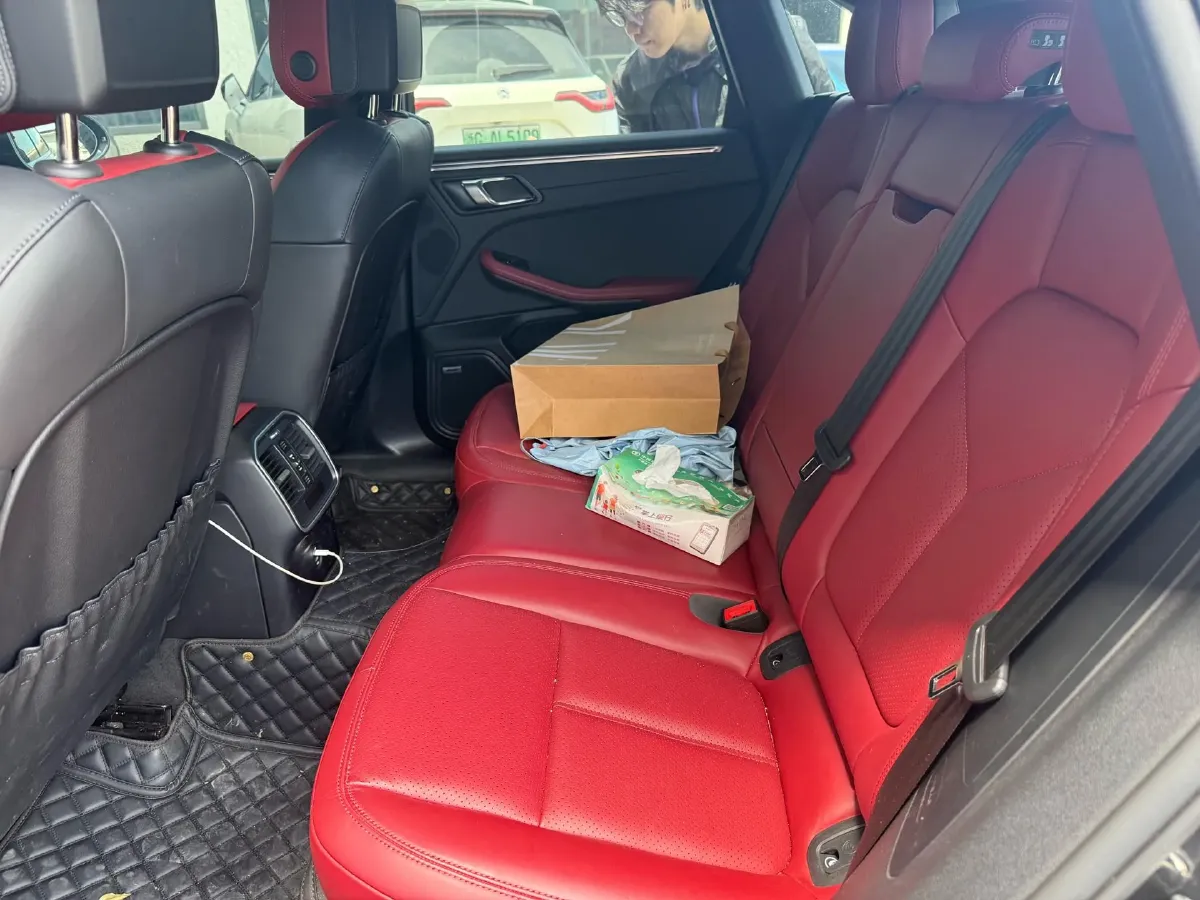 2022 Porsche Macan 2.0T 265HP L4 7DCT,autocango,china used car exporter,china ev exporter,chinese used car exporter,chinese used ev exporter