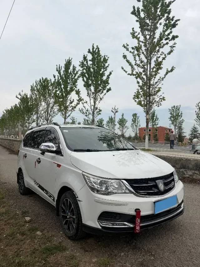 2016 BaoJun 730 1.5L 112HP L4 5MT,autocango,china used car exporter,china ev exporter,chinese used car exporter,chinese used ev exporter