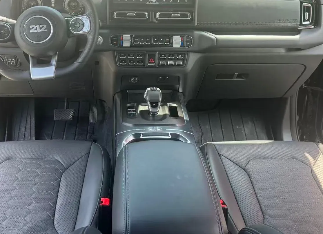 2025 212 212 T01 2.0T 252HP L4 8AT,autocango,china used car exporter,china ev exporter,chinese used car exporter,chinese used ev exporter
