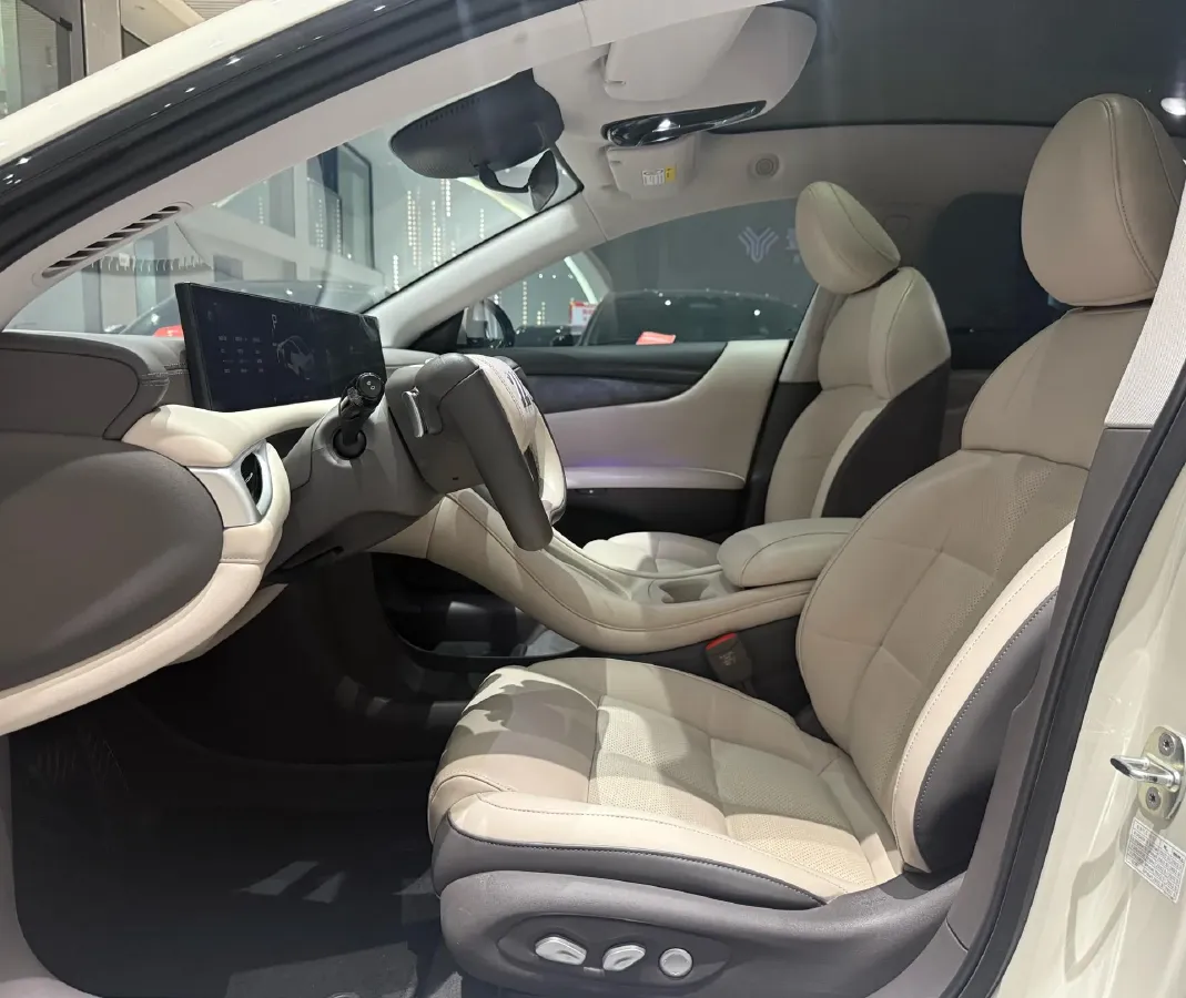2024 IM L6 BEV 75KWH,autocango,china used car exporter,china ev exporter,chinese used car exporter,chinese used ev exporter