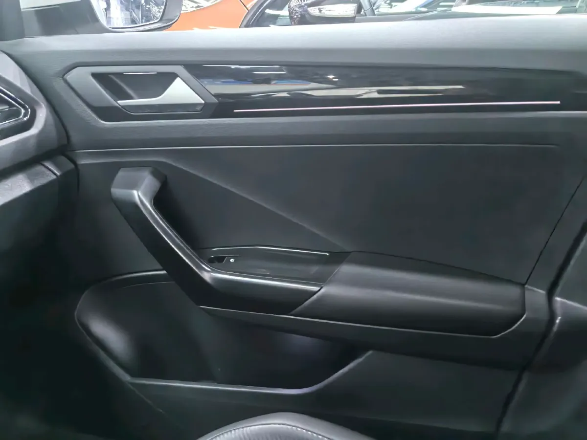 2021 Volkswagen T-Roc 1.4T 150HP L4 7DCT,autocango,china used car exporter,china ev exporter,chinese used car exporter,chinese used ev exporter