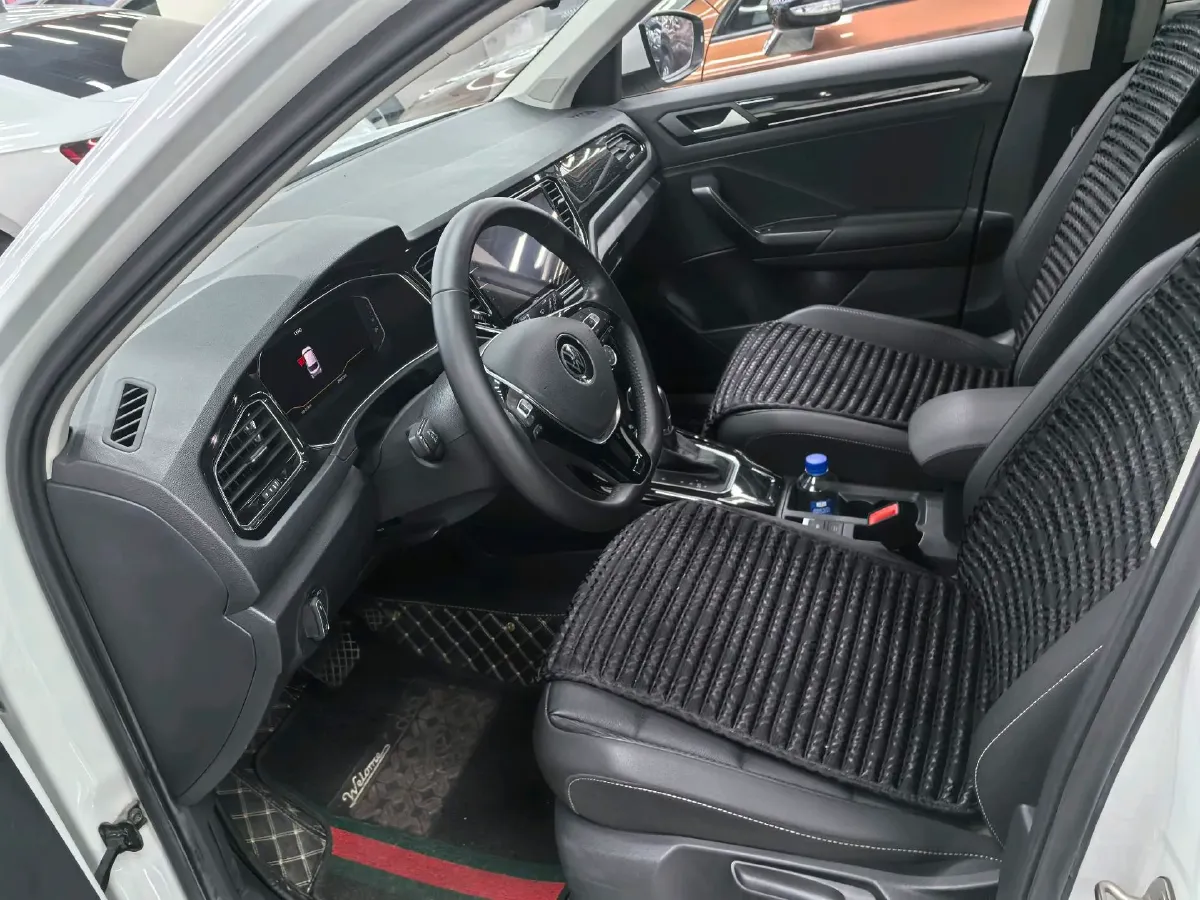 2021 Volkswagen T-Roc 1.4T 150HP L4 7DCT,autocango,china used car exporter,china ev exporter,chinese used car exporter,chinese used ev exporter