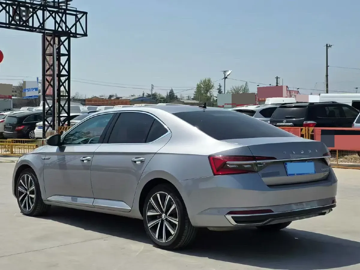 2021 Skoda Superb 2.0T 186HP L4 7DCT,autocango,china used car exporter,china ev exporter,chinese used car exporter,chinese used ev exporter