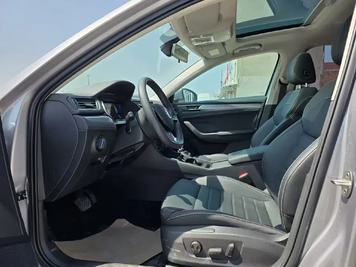 2021 Skoda Superb 2.0T 186HP L4 7DCT,autocango,china used car exporter,china ev exporter,chinese used car exporter,chinese used ev exporter
