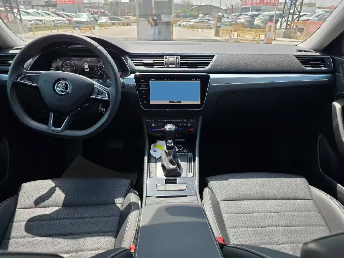 2021 Skoda Superb 2.0T 186HP L4 7DCT,autocango,china used car exporter,china ev exporter,chinese used car exporter,chinese used ev exporter