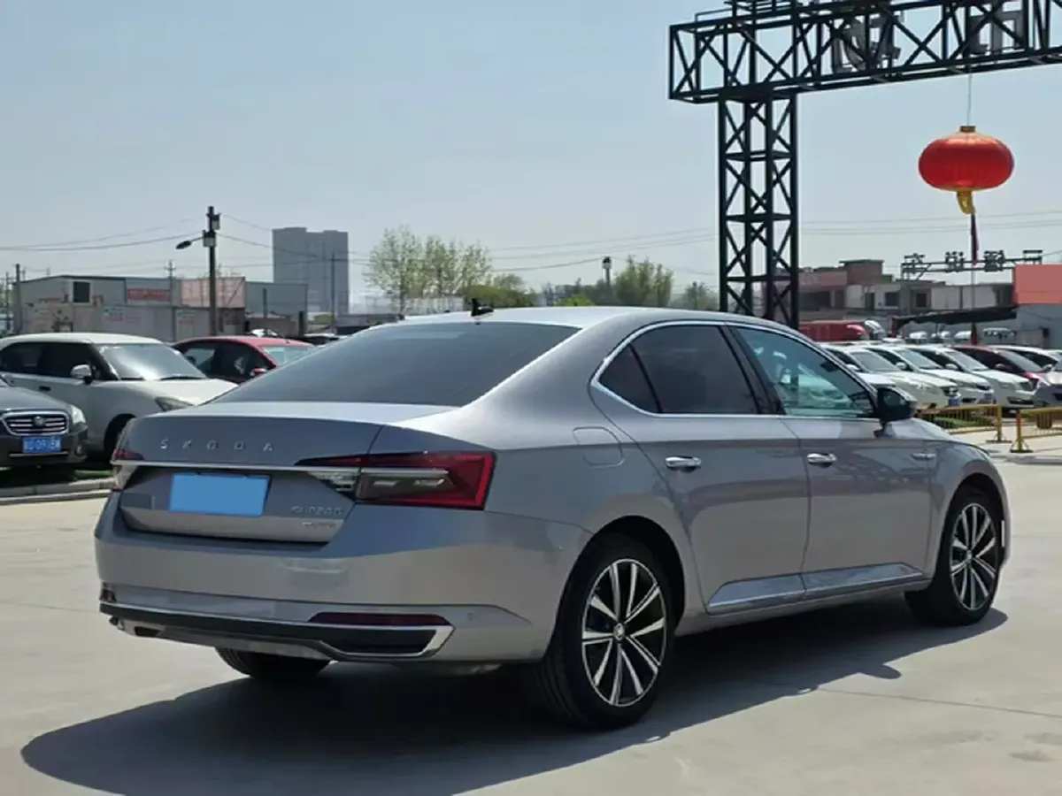 2021 Skoda Superb 2.0T 186HP L4 7DCT,autocango,china used car exporter,china ev exporter,chinese used car exporter,chinese used ev exporter