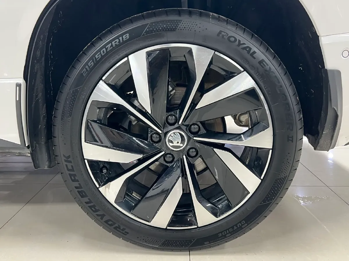 2022 Skoda Karoq 1.4T 150HP L4 7DCT,autocango,china used car exporter,china ev exporter,chinese used car exporter,chinese used ev exporter