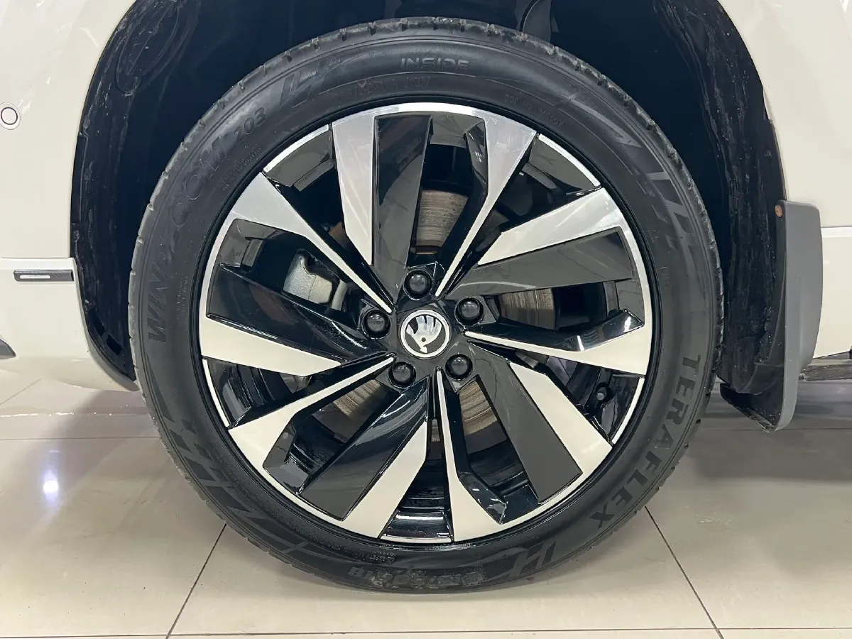 2022 Skoda Karoq 1.4T 150HP L4 7DCT,autocango,china used car exporter,china ev exporter,chinese used car exporter,chinese used ev exporter