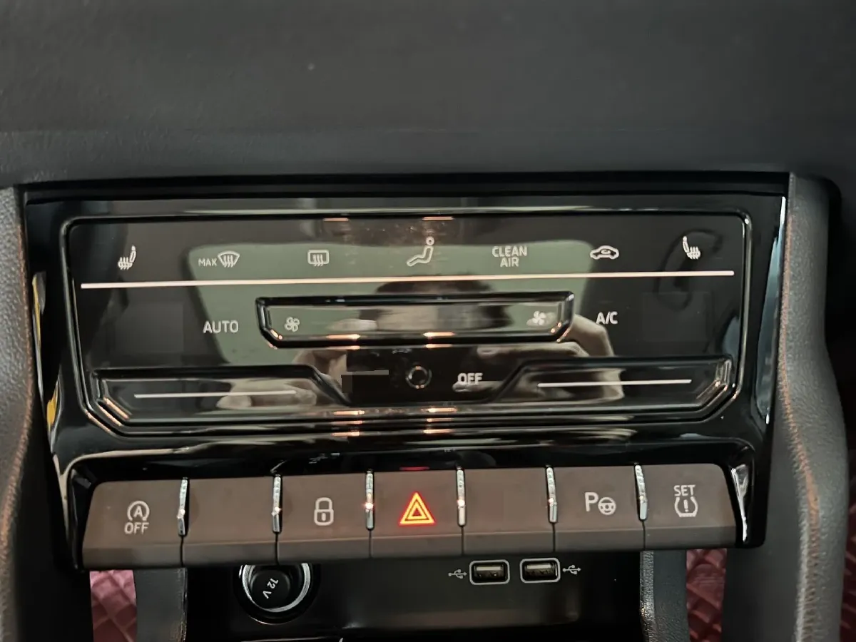 2022 Skoda Karoq 1.4T 150HP L4 7DCT,autocango,china used car exporter,china ev exporter,chinese used car exporter,chinese used ev exporter