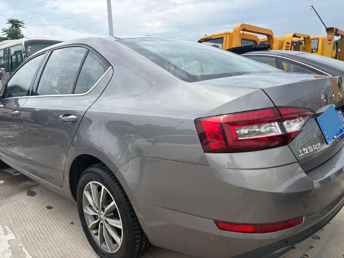 2019 Skoda Octavia 1.5L 116HP L4 6AT,autocango,china used car exporter,china ev exporter,chinese used car exporter,chinese used ev exporter