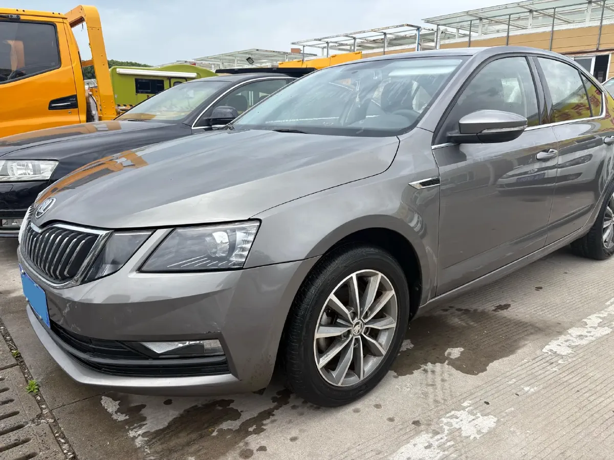2019 Skoda Octavia 1.5L 116HP L4 6AT,autocango,china used car exporter,china ev exporter,chinese used car exporter,chinese used ev exporter