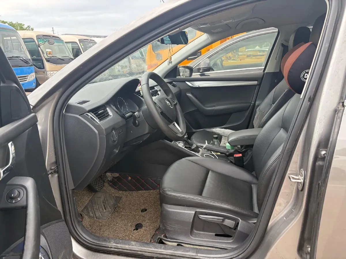 2019 Skoda Octavia 1.5L 116HP L4 6AT,autocango,china used car exporter,china ev exporter,chinese used car exporter,chinese used ev exporter