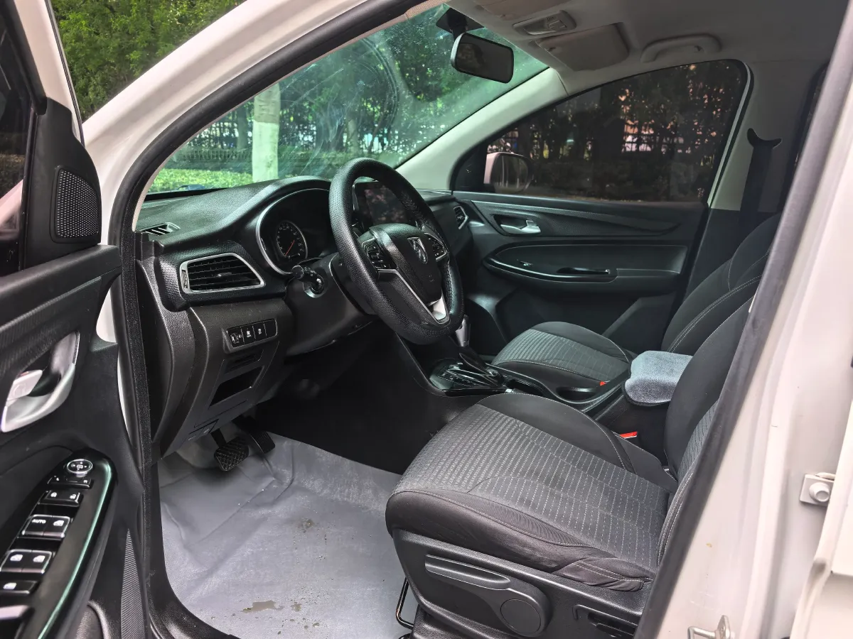 2019 BaoJun 730 1.5T 147HP L4 CVT,autocango,china used car exporter,china ev exporter,chinese used car exporter,chinese used ev exporter