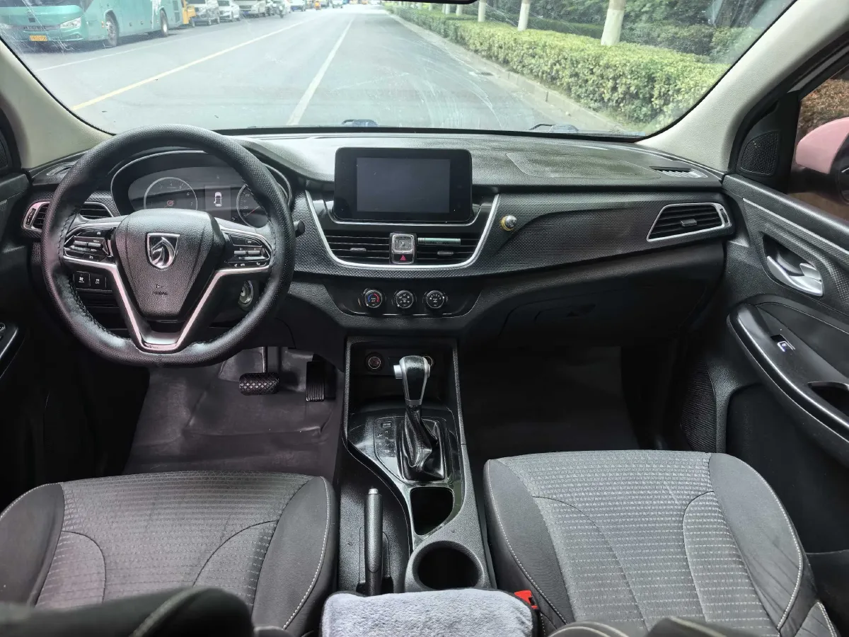 2019 BaoJun 730 1.5T 147HP L4 CVT,autocango,china used car exporter,china ev exporter,chinese used car exporter,chinese used ev exporter