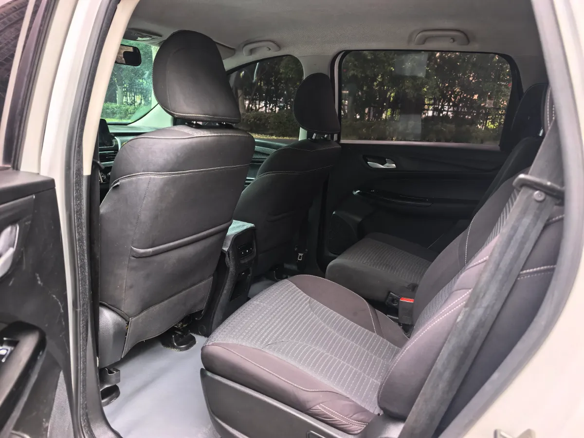 2019 BaoJun 730 1.5T 147HP L4 CVT,autocango,china used car exporter,china ev exporter,chinese used car exporter,chinese used ev exporter