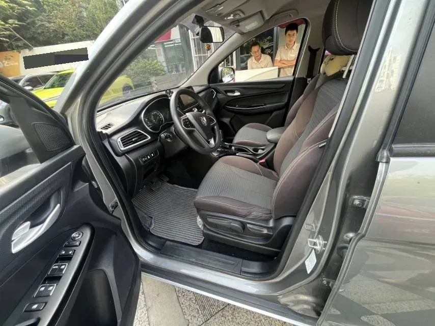 2019 BaoJun 730 1.5T 147HP L4 CVT,autocango,china used car exporter,china ev exporter,chinese used car exporter,chinese used ev exporter