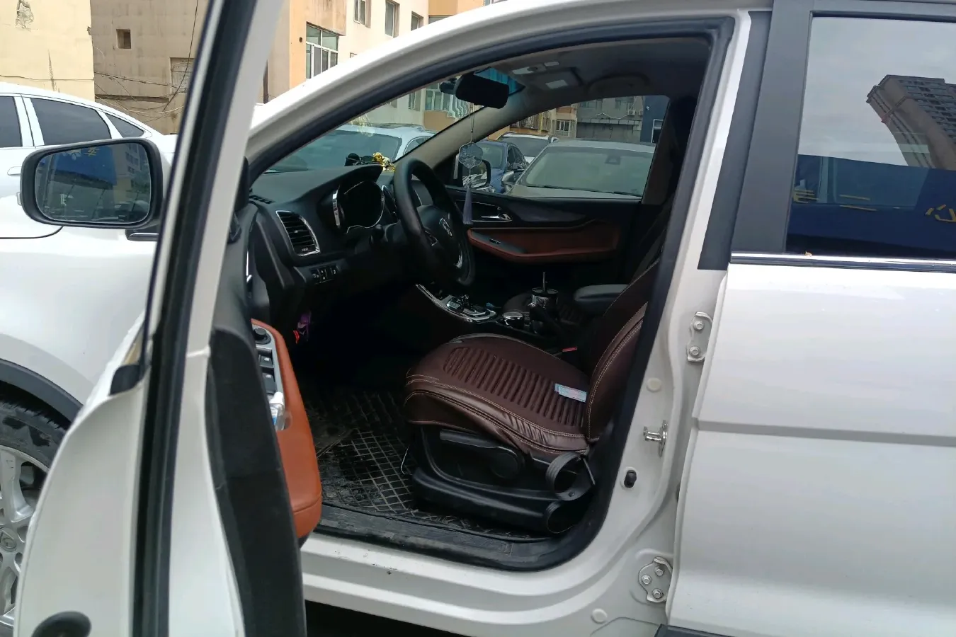 2016 BaoJun 560 1.5T 150HP L4 6MT,autocango,china used car exporter,china ev exporter,chinese used car exporter,chinese used ev exporter