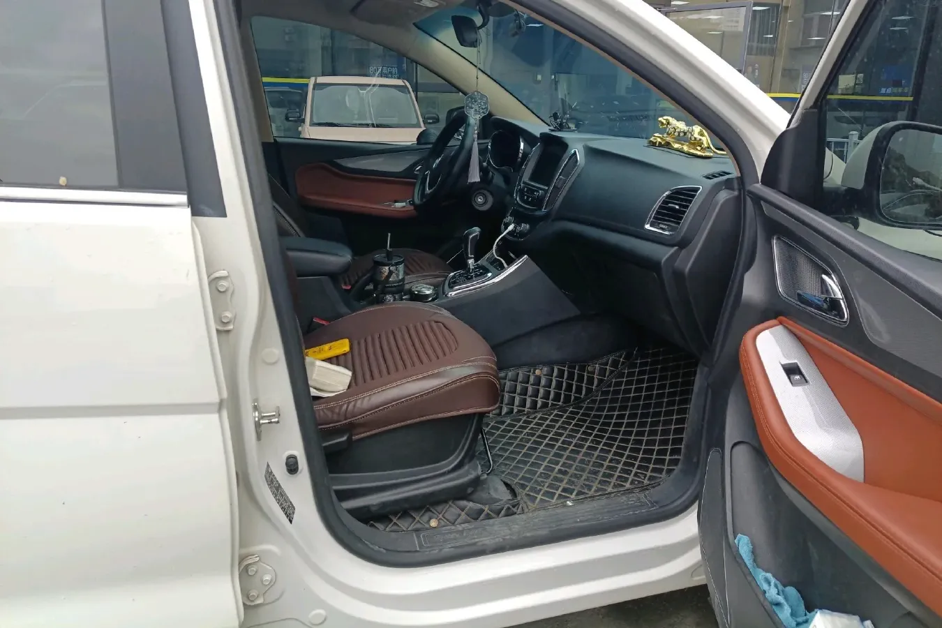 2016 BaoJun 560 1.5T 150HP L4 6MT,autocango,china used car exporter,china ev exporter,chinese used car exporter,chinese used ev exporter