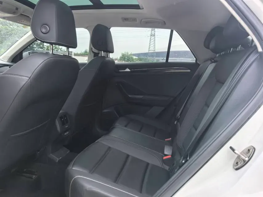 2020 Volkswagen T-Roc 1.4T 150HP L4 7DCT,autocango,china used car exporter,china ev exporter,chinese used car exporter,chinese used ev exporter