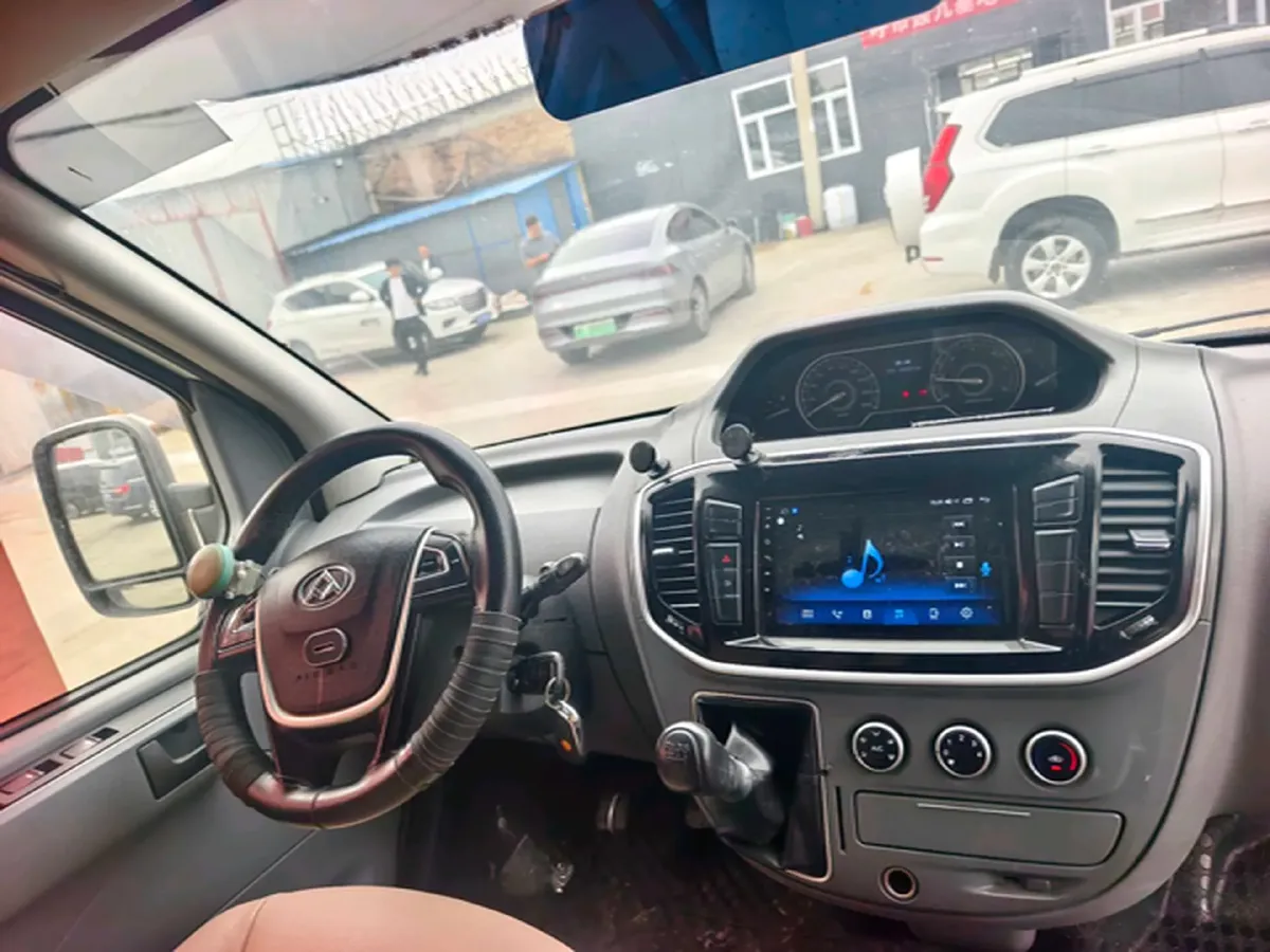 2018 MAXUS XinTu V80 2.5T 136HP L4 6MT,autocango,china used car exporter,china ev exporter,chinese used car exporter,chinese used ev exporter