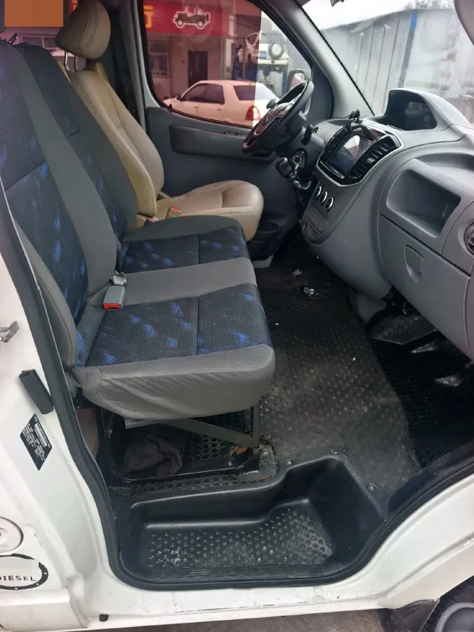 2018 MAXUS XinTu V80 2.5T 136HP L4 6MT,autocango,china used car exporter,china ev exporter,chinese used car exporter,chinese used ev exporter