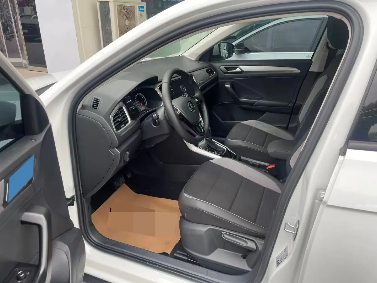 2021 Volkswagen T-Roc 1.4T 150HP L4 7DCT,autocango,china used car exporter,china ev exporter,chinese used car exporter,chinese used ev exporter