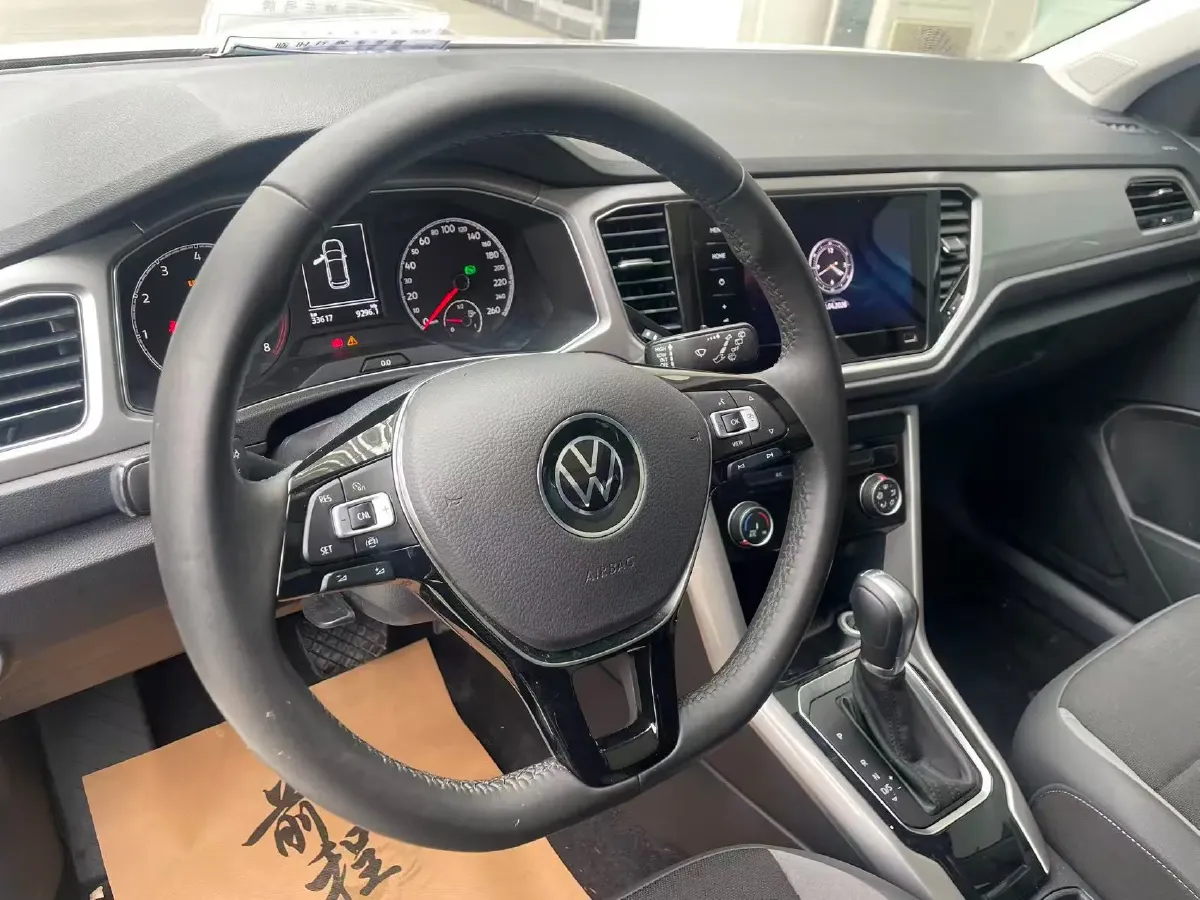 2021 Volkswagen T-Roc 1.4T 150HP L4 7DCT,autocango,china used car exporter,china ev exporter,chinese used car exporter,chinese used ev exporter