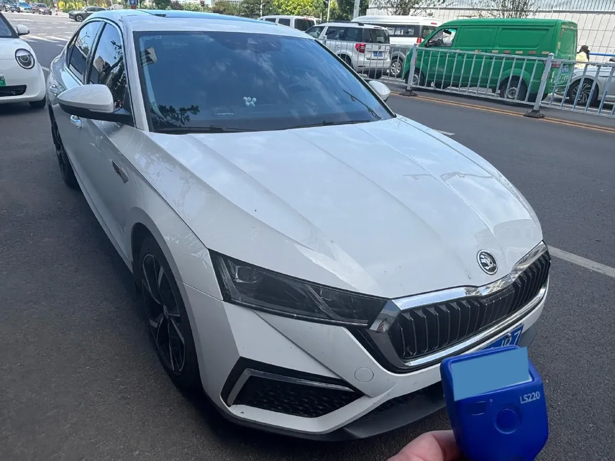 2022 Skoda Octavia 1.4T 150HP L4 7DCT,autocango,china used car exporter,china ev exporter,chinese used car exporter,chinese used ev exporter