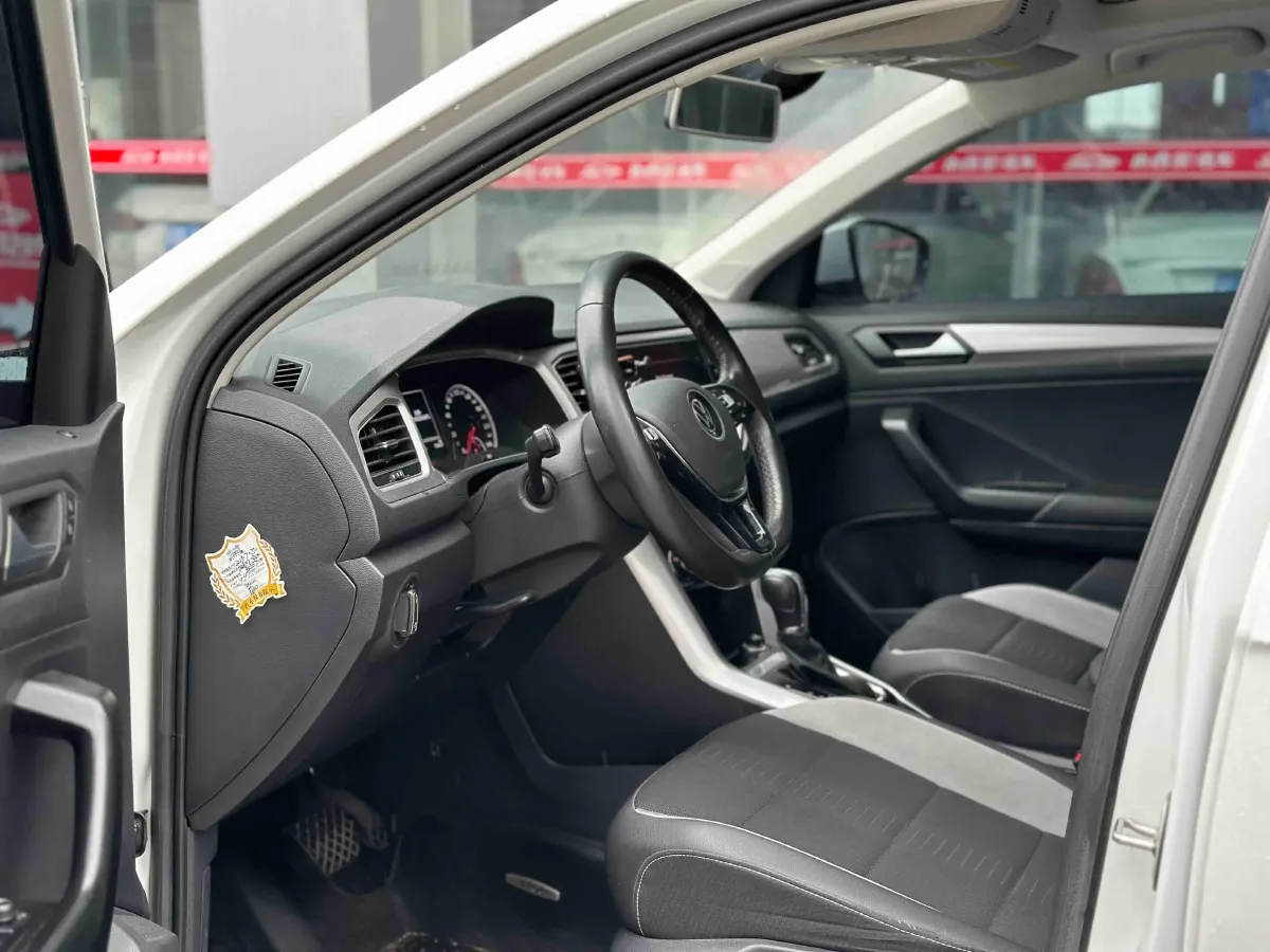 2021 Volkswagen T-Roc 1.4T 150HP L4 7DCT,autocango,china used car exporter,china ev exporter,chinese used car exporter,chinese used ev exporter
