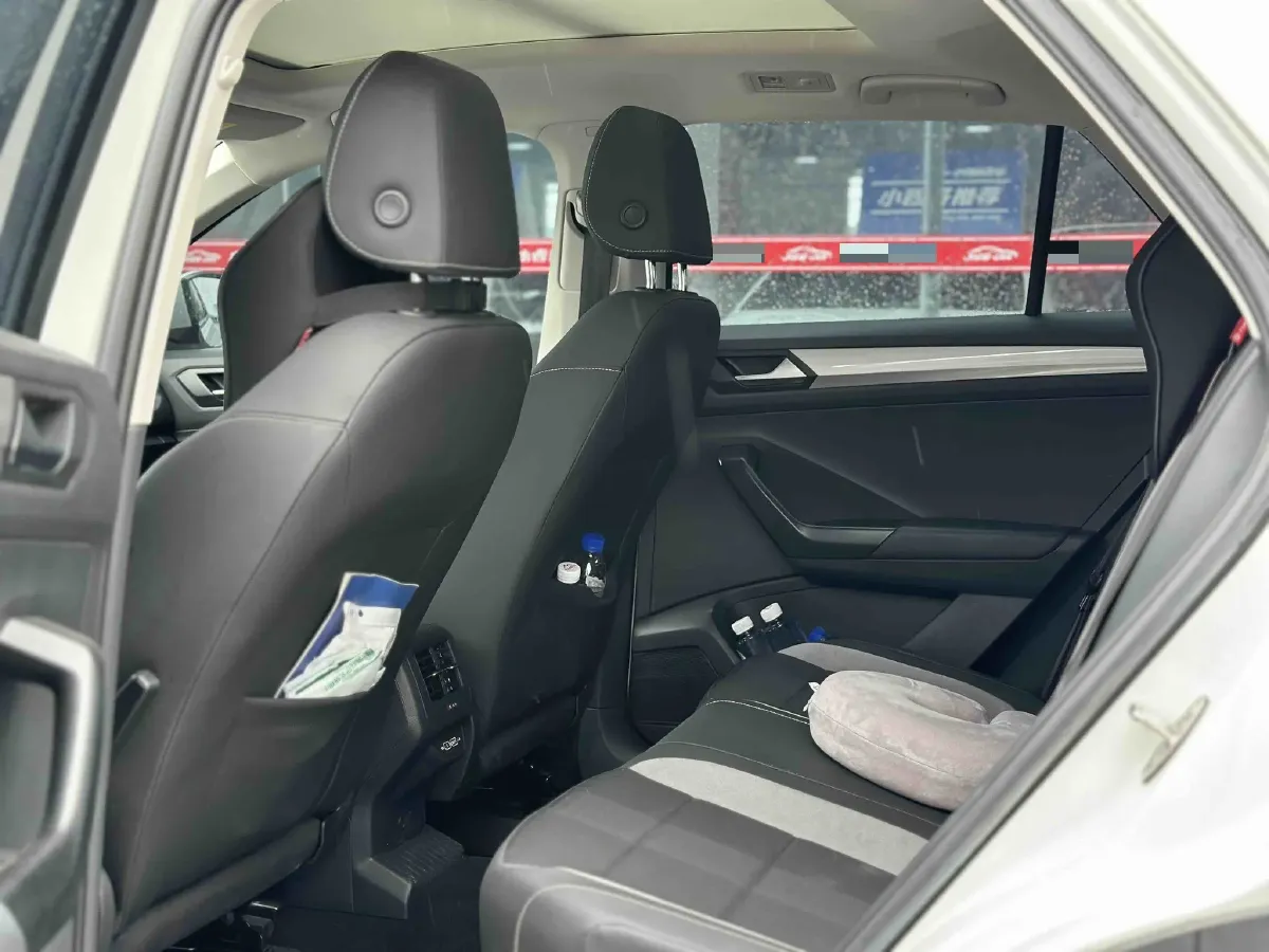 2021 Volkswagen T-Roc 1.4T 150HP L4 7DCT,autocango,china used car exporter,china ev exporter,chinese used car exporter,chinese used ev exporter