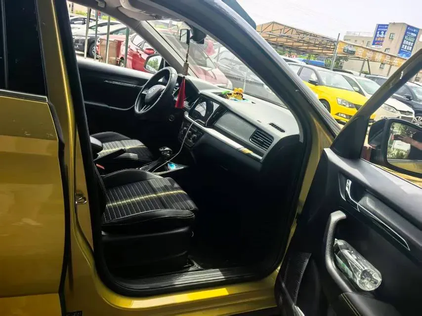 2020 Skoda Karoq 1.4T 150HP L4 7DCT,autocango,china used car exporter,china ev exporter,chinese used car exporter,chinese used ev exporter