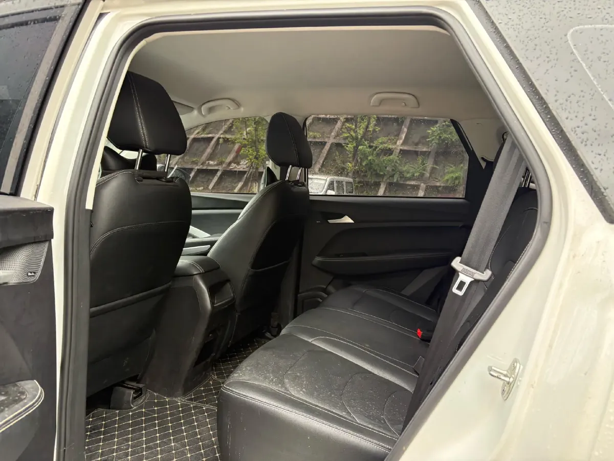 2020 BaoJun 530 1.5T 147HP L4 6MT,autocango,china used car exporter,china ev exporter,chinese used car exporter,chinese used ev exporter
