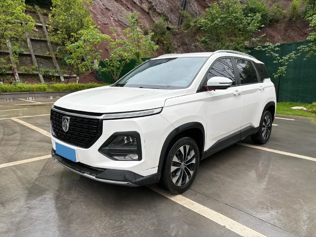 2020 BaoJun 530 1.5T 147HP L4 6MT,autocango,china used car exporter,china ev exporter,chinese used car exporter,chinese used ev exporter