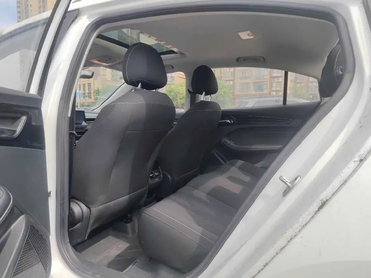 2021 Roewe i5 1.5L 120HP L4 CVT,autocango,china used car exporter,china ev exporter,chinese used car exporter,chinese used ev exporter
