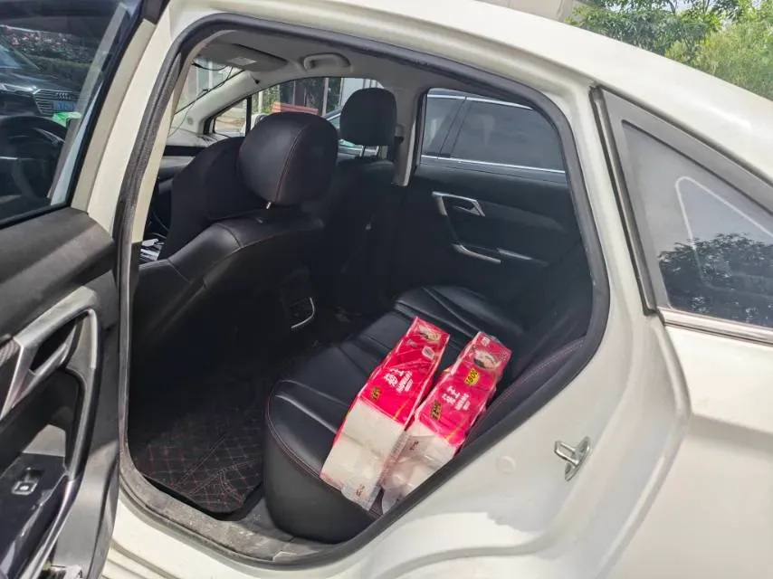 2022 ChangAn UNI-T 1.5T 188HP L4 7DCT,autocango,china used car exporter,china ev exporter,chinese used car exporter,chinese used ev exporter