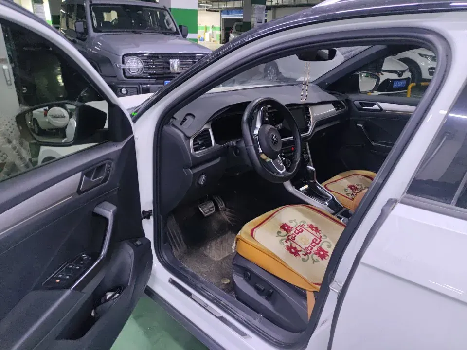 2022 Volkswagen T-Roc 1.4T 150HP L4 7DCT,autocango,china used car exporter,china ev exporter,chinese used car exporter,chinese used ev exporter