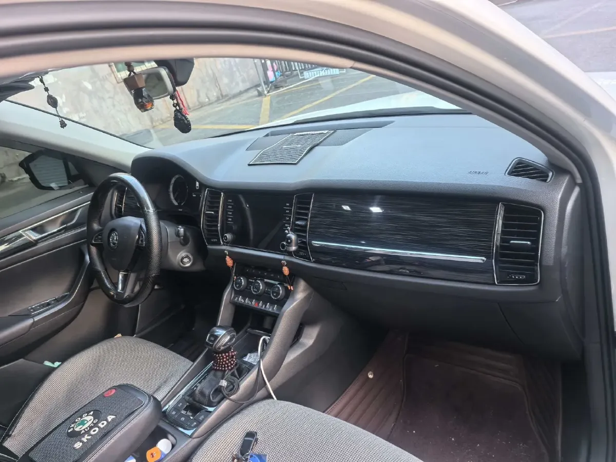 2018 Skoda Kodiak 2.0T 220HP L4 7DCT,autocango,china used car exporter,china ev exporter,chinese used car exporter,chinese used ev exporter