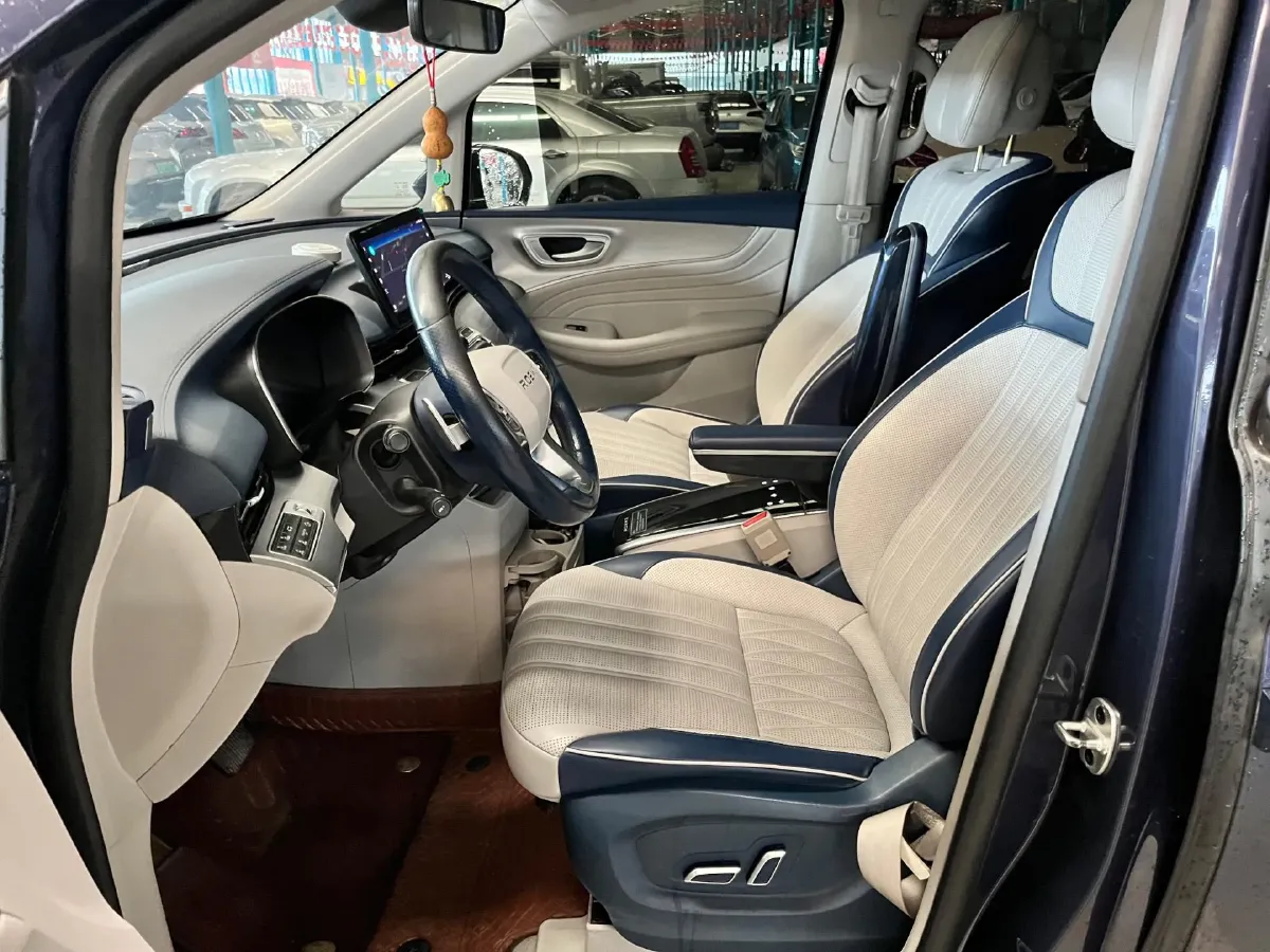 2021 Roewe iMAX8 2.0T 234HP L4 8AT,autocango,china used car exporter,china ev exporter,chinese used car exporter,chinese used ev exporter
