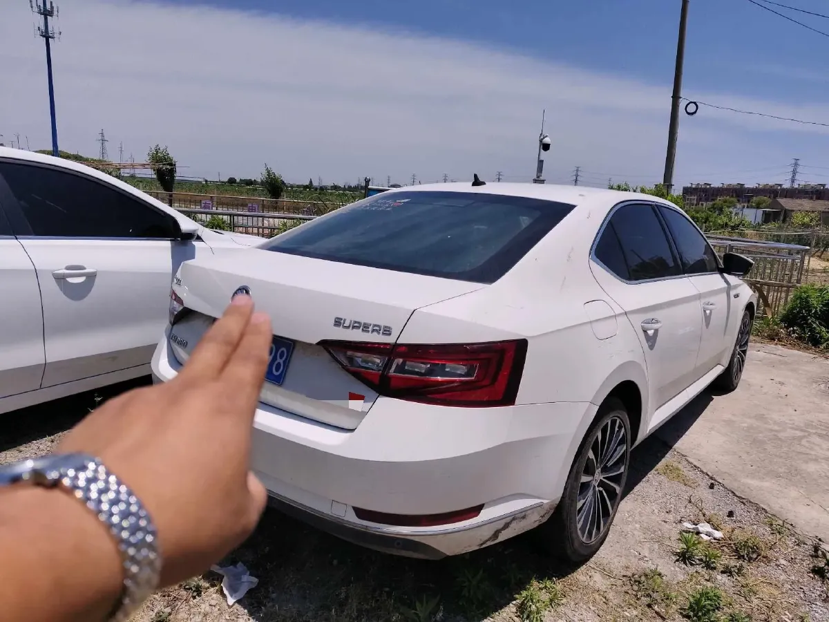 2018 Skoda Superb 1.8T 180HP L4 7DCT,autocango,china used car exporter,china ev exporter,chinese used car exporter,chinese used ev exporter