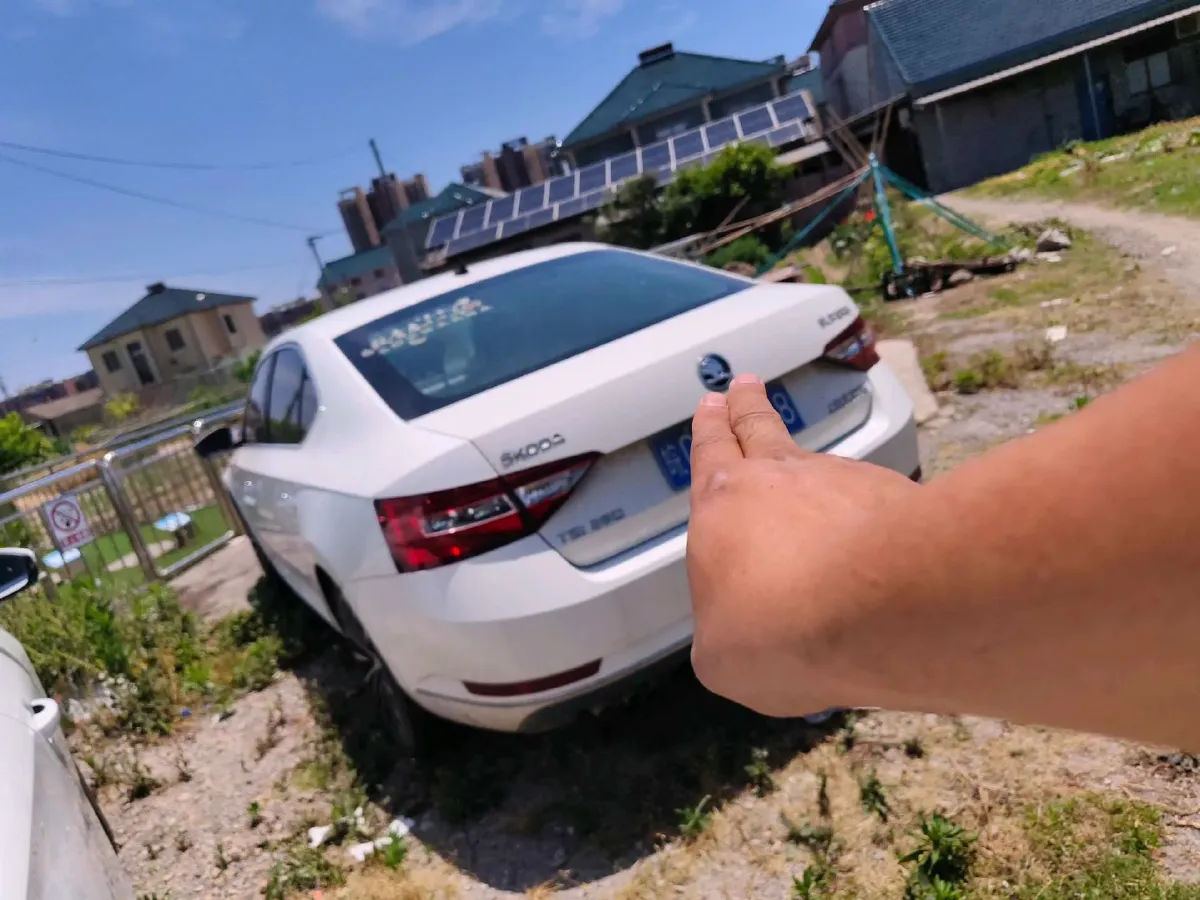 2018 Skoda Superb 1.8T 180HP L4 7DCT,autocango,china used car exporter,china ev exporter,chinese used car exporter,chinese used ev exporter
