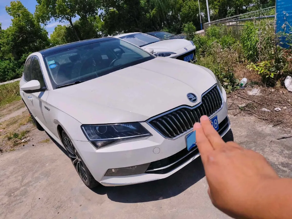 2018 Skoda Superb 1.8T 180HP L4 7DCT,autocango,china used car exporter,china ev exporter,chinese used car exporter,chinese used ev exporter