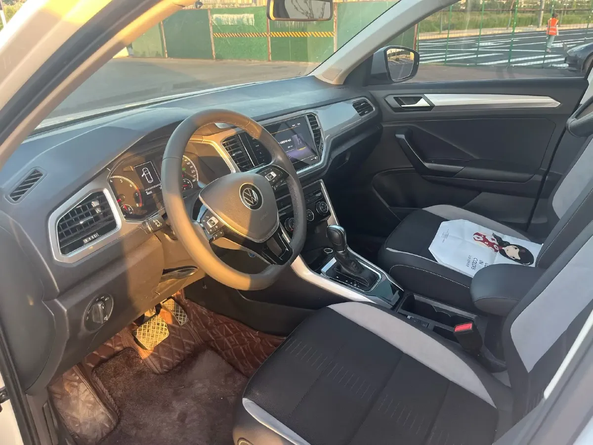 2021 Volkswagen T-Roc 1.4T 150HP L4 7DCT,autocango,china used car exporter,china ev exporter,chinese used car exporter,chinese used ev exporter