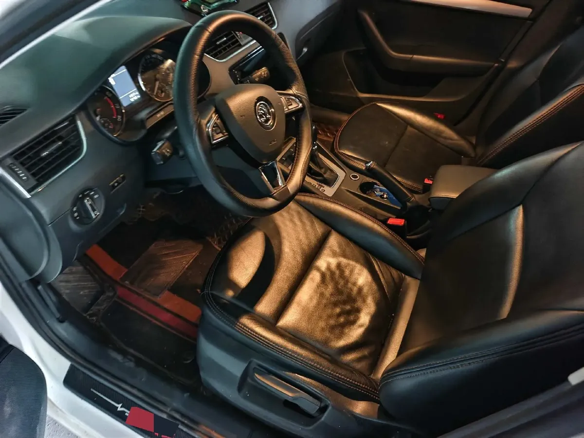 2019 Skoda Octavia 1.5L 116HP L4 6AT,autocango,china used car exporter,china ev exporter,chinese used car exporter,chinese used ev exporter