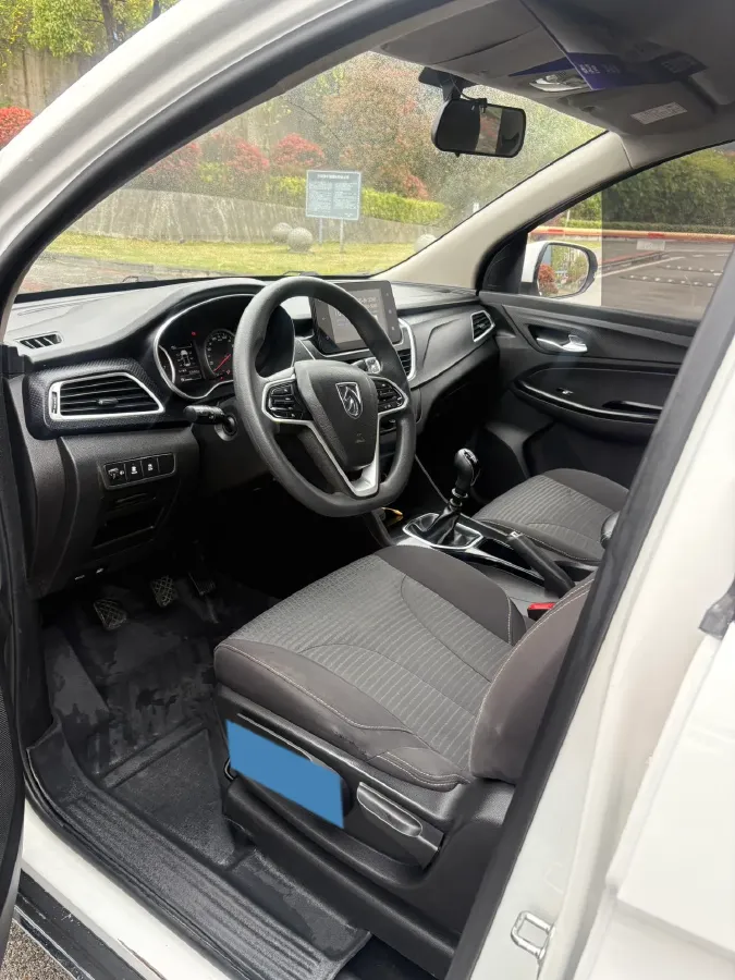 2019 BaoJun 730 1.5L 105HP L4 6MT,autocango,china used car exporter,china ev exporter,chinese used car exporter,chinese used ev exporter