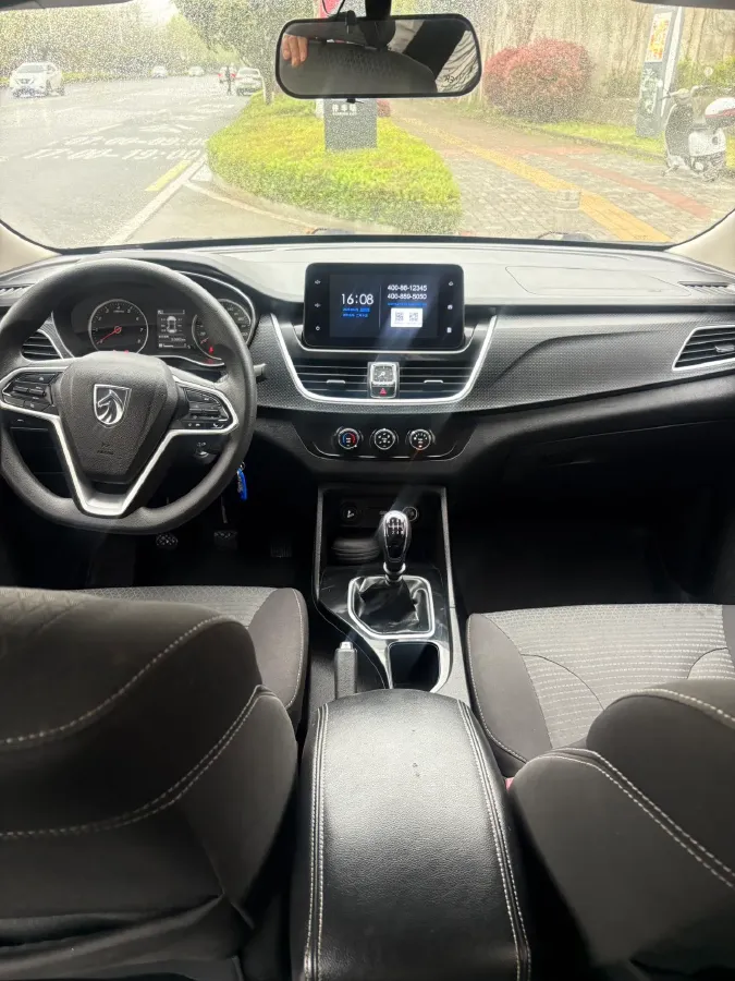 2019 BaoJun 730 1.5L 105HP L4 6MT,autocango,china used car exporter,china ev exporter,chinese used car exporter,chinese used ev exporter