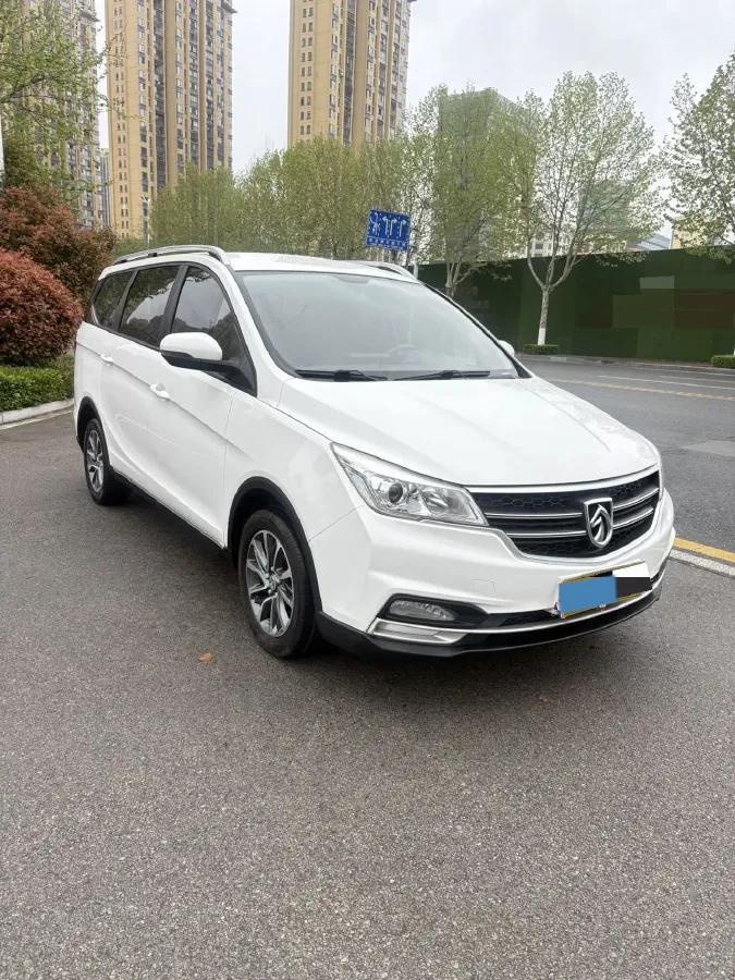 2019 BaoJun 730 1.5L 105HP L4 6MT,autocango,china used car exporter,china ev exporter,chinese used car exporter,chinese used ev exporter